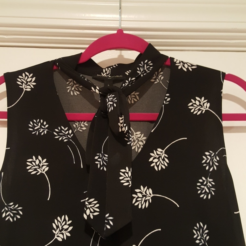 BANANA REPUBLIC FLORAL TIE BLOUSE - Picture 3 of 4